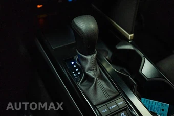 2025 Toyota Camry LE - miniatura 19