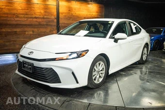 2025 Toyota Camry LE - miniatura 2