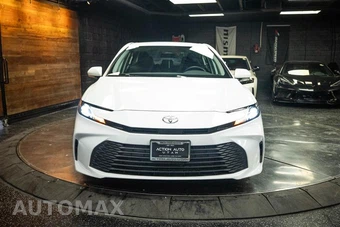 2025 Toyota Camry LE - miniatura 4