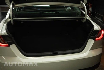 2025 Toyota Camry LE - miniatura 7