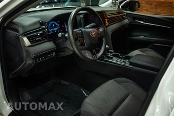 2025 Toyota Camry LE - miniatura 8