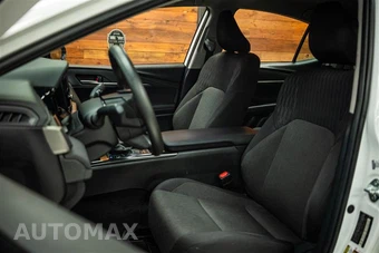 2025 Toyota Camry LE - miniatura 9