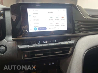 2025 Toyota Camry LE - miniatura 10