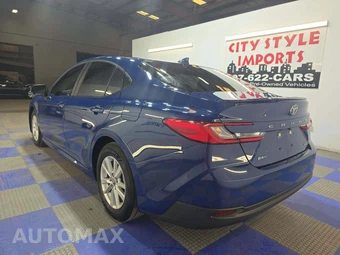 2025 Toyota Camry LE - miniatura 2