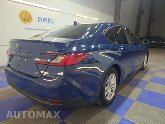 2025 Toyota Camry LE - miniatura 3