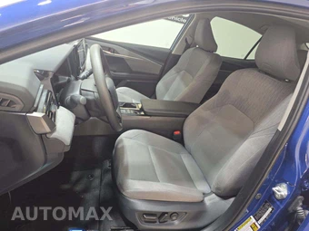 2025 Toyota Camry LE - miniatura 6