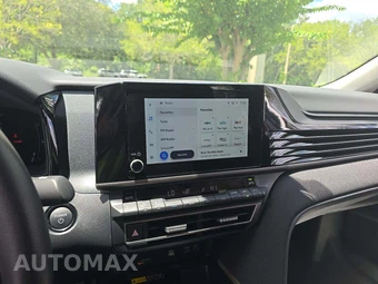 2025 Toyota Camry LE - miniatura 10