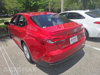 2025 Toyota Camry LE - miniatura 2