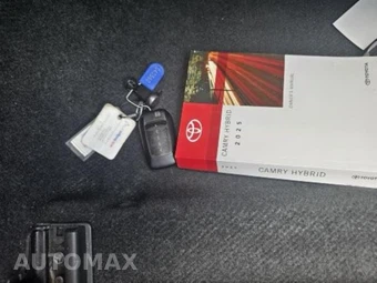 2025 Toyota Camry LE - miniatura 14