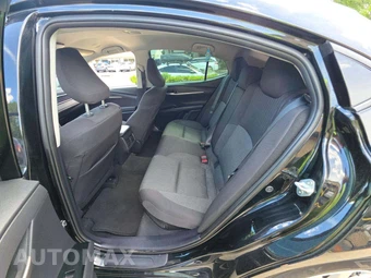 2025 Toyota Camry LE - miniatura 10