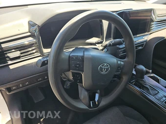 2025 Toyota Camry LE - miniatura 10
