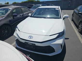 2025 Toyota Camry LE - miniatura 2
