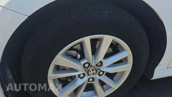 2025 Toyota Camry LE - miniatura 25