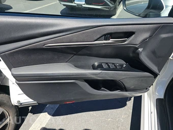 2025 Toyota Camry LE - miniatura 9