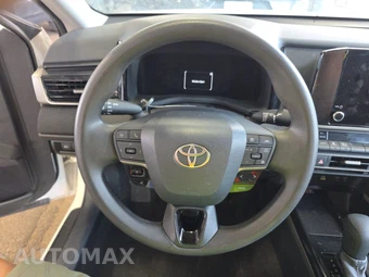 2025 Toyota Camry LE - miniatura 10