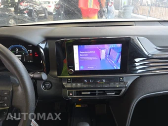 2025 Toyota Camry LE - miniatura 11