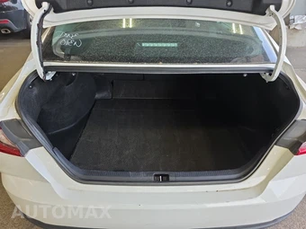 2025 Toyota Camry LE - miniatura 16