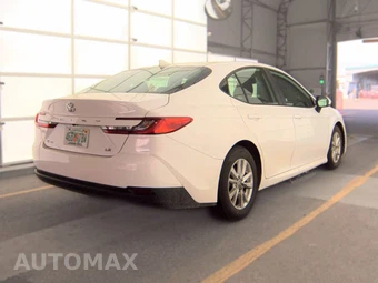 2025 Toyota Camry LE - miniatura 4