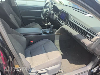 2025 Toyota Camry LE - miniatura 14
