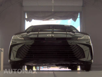 2025 Toyota Camry LE - miniatura 3