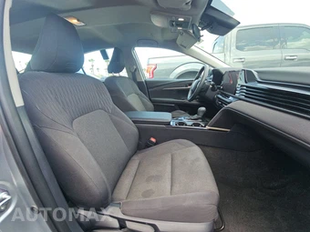 2025 Toyota Camry LE - miniatura 14
