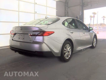 2025 Toyota Camry LE - miniatura 5