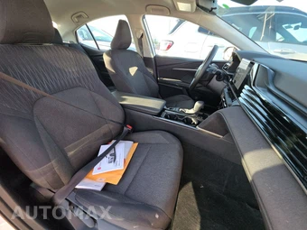 2025 Toyota Camry LE - miniatura 8