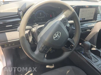 2025 Toyota Camry LE - miniatura 10