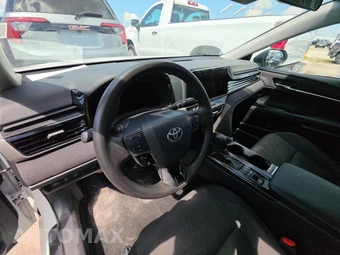 2025 Toyota Camry LE - miniatura 10
