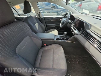 2025 Toyota Camry LE - miniatura 8