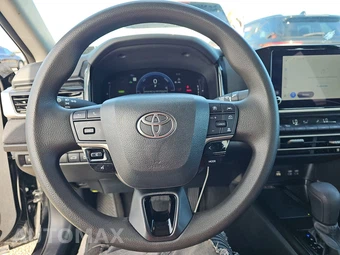 2025 Toyota Camry LE - miniatura 10