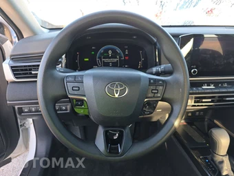 2025 Toyota Camry LE - miniatura 10