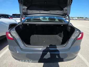 2025 Toyota Camry LE - miniatura 16