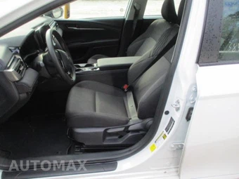 2025 Toyota Camry LE - miniatura 10