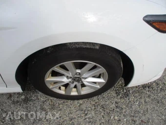 2025 Toyota Camry LE - miniatura 3