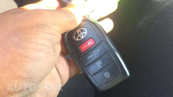 2025 Toyota Camry LE - miniatura 18