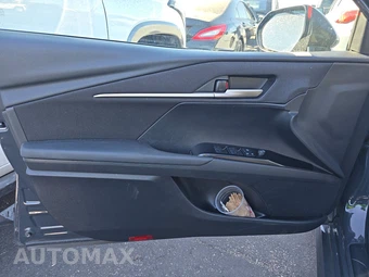 2025 Toyota Camry LE - miniatura 9