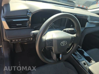 2025 Toyota Camry LE - miniatura 10