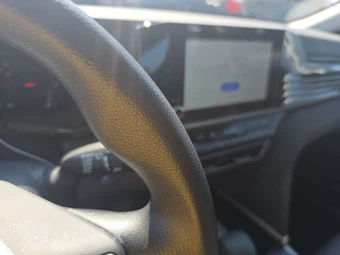 2025 Toyota Camry LE - miniatura 11