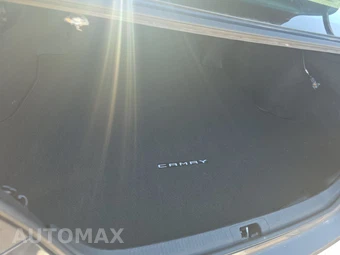 2025 Toyota Camry LE - miniatura 17