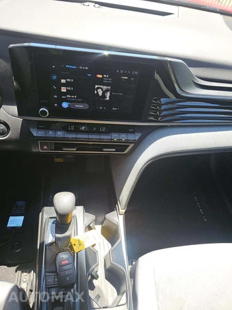 2025 Toyota Camry LE - miniatura 7
