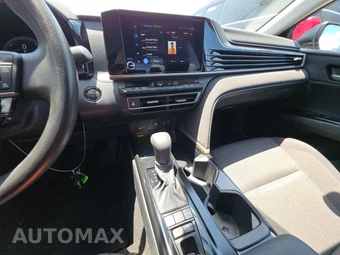 2025 Toyota Camry LE - miniatura 11