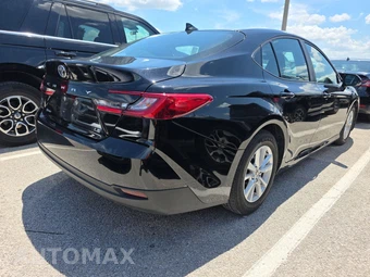 2025 Toyota Camry LE - miniatura 4