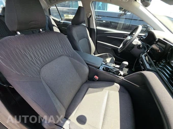 2025 Toyota Camry LE - miniatura 8