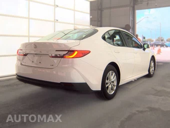 2025 Toyota Camry LE - miniatura 4