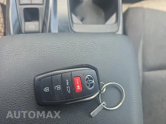 2025 Toyota Camry LE - miniatura 21