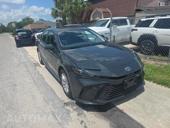 2025 Toyota Camry LE - miniatura 3