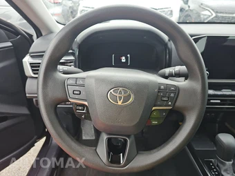 2025 Toyota Camry LE - miniatura 10