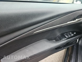 2025 Toyota Camry LE - miniatura 9