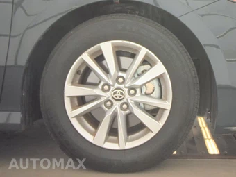 2025 Toyota Camry LE - miniatura 10
